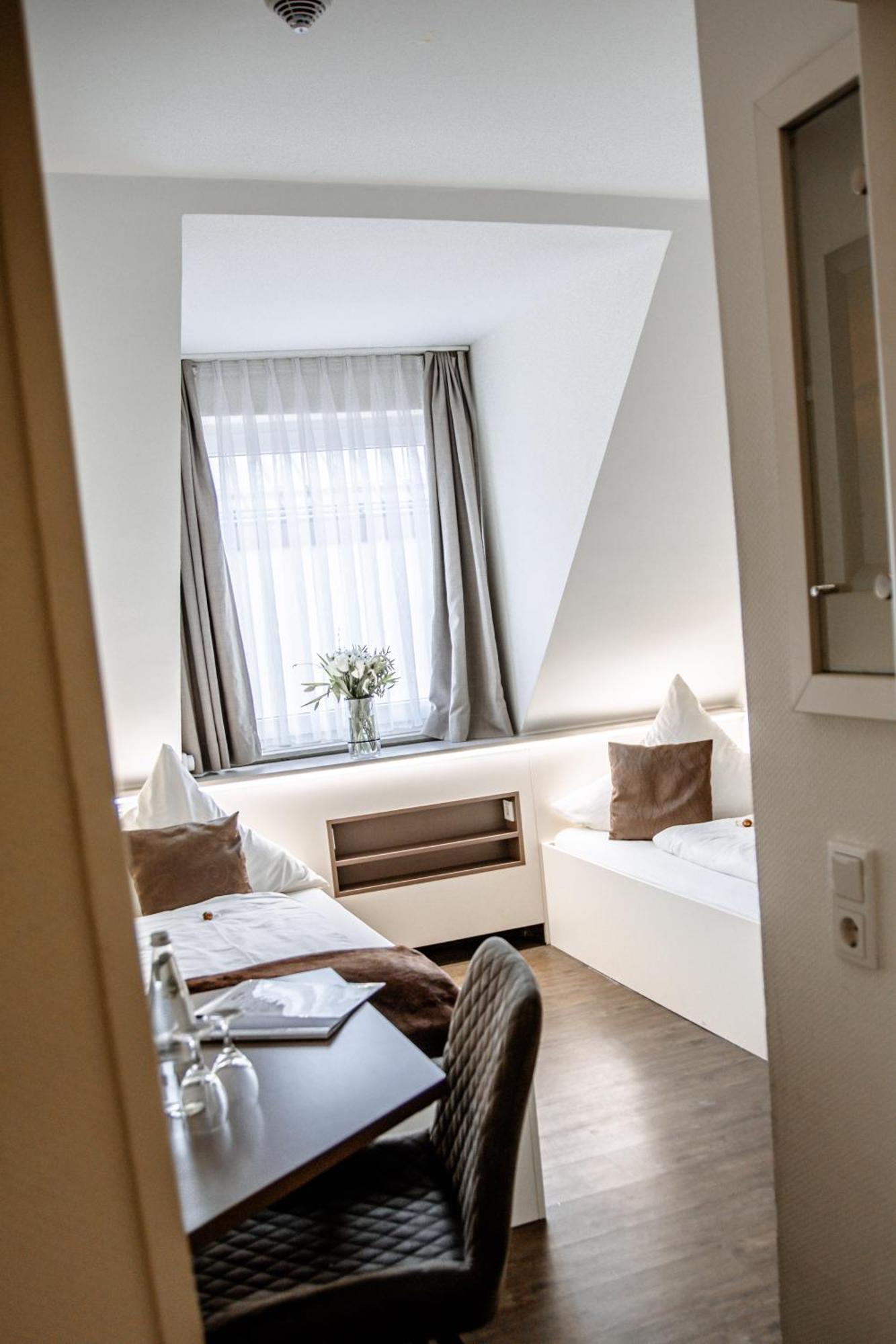 Hotel Egbr 2*
